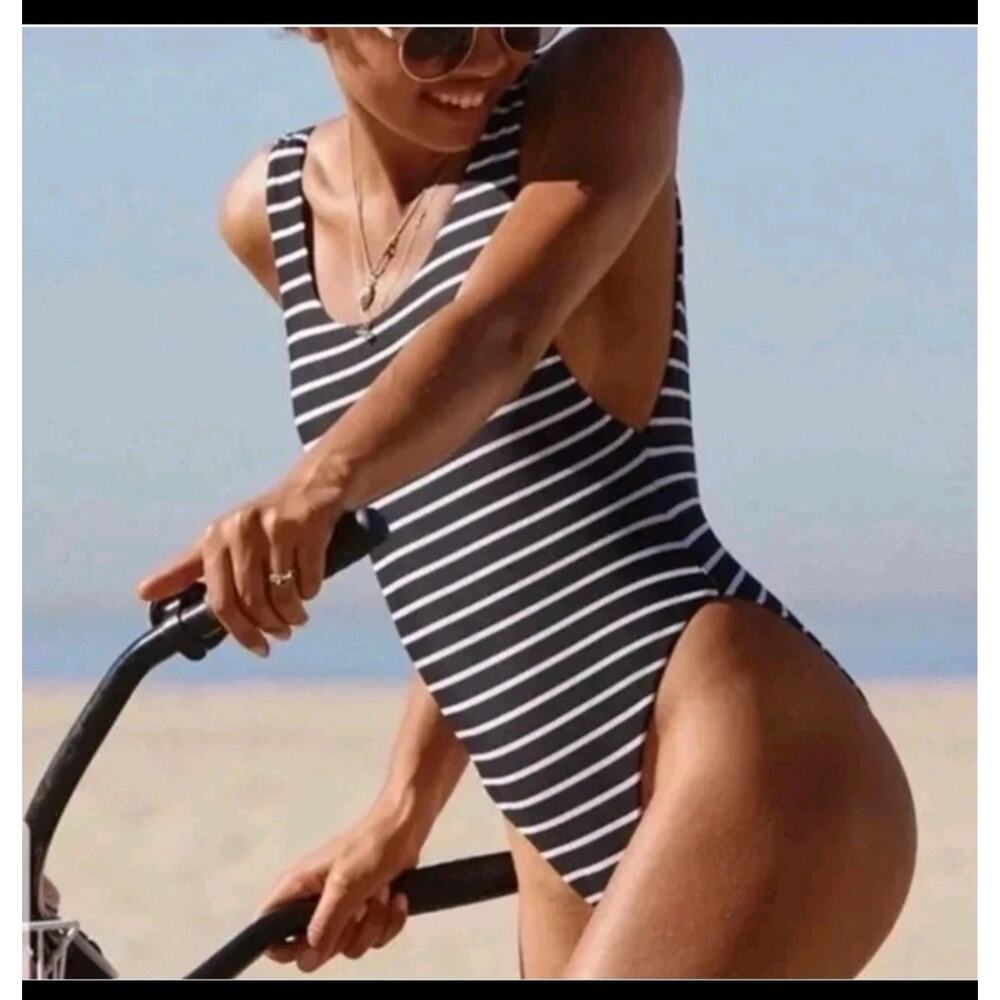 Aerie Super Scoop Striped One Piece Plunge Swimsuit Size: M